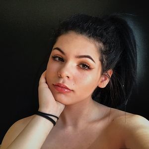 Meet your Posher, Riah